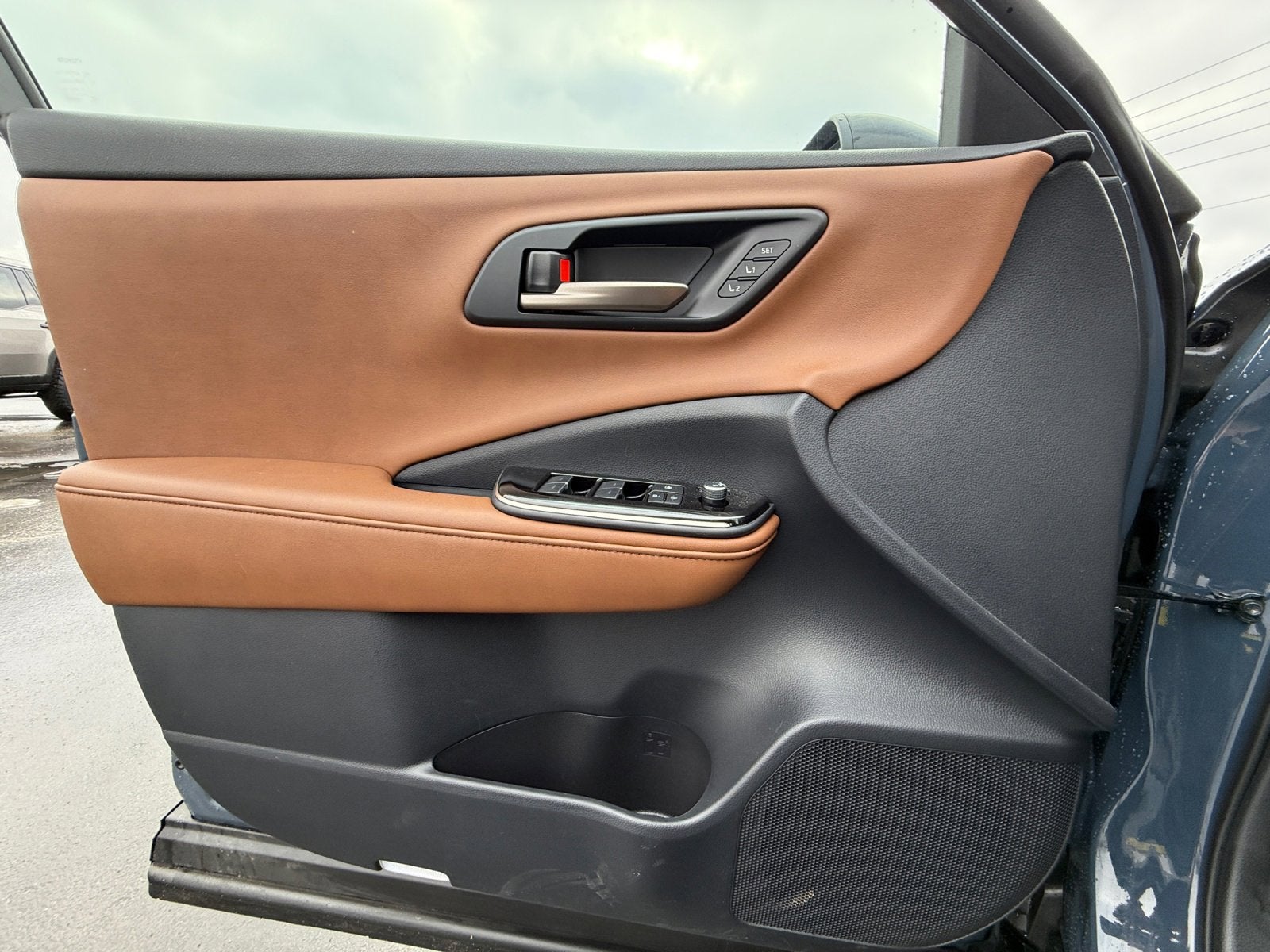 2025 Toyota CROWN SIGNIA Limited