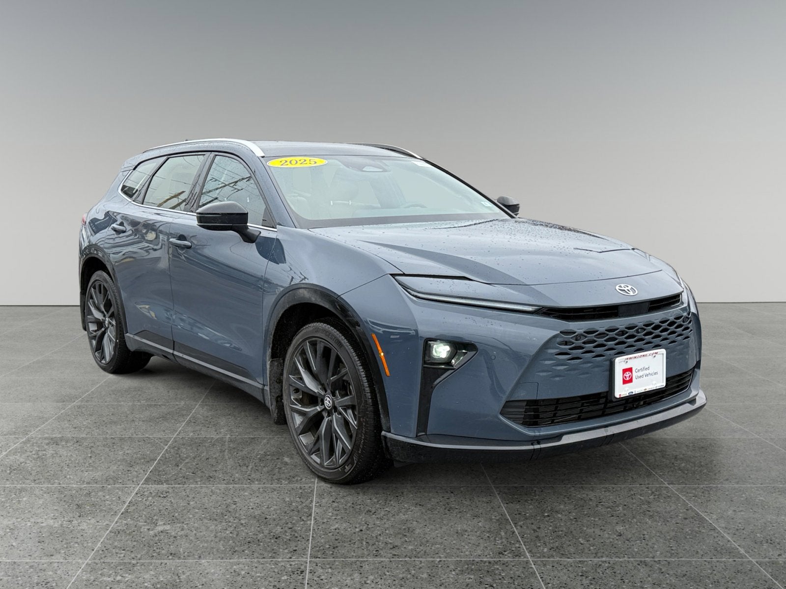 2025 Toyota CROWN SIGNIA Limited