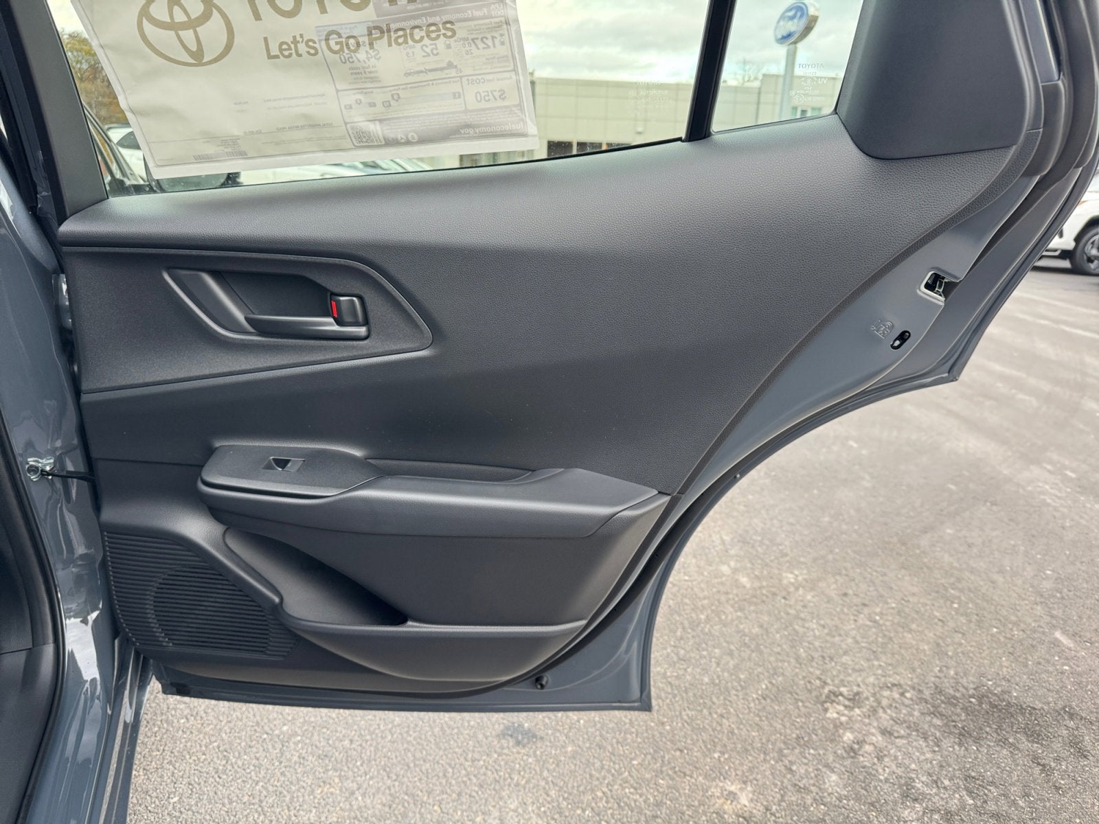 2026 Toyota Prius Plug-in Hybrid SE