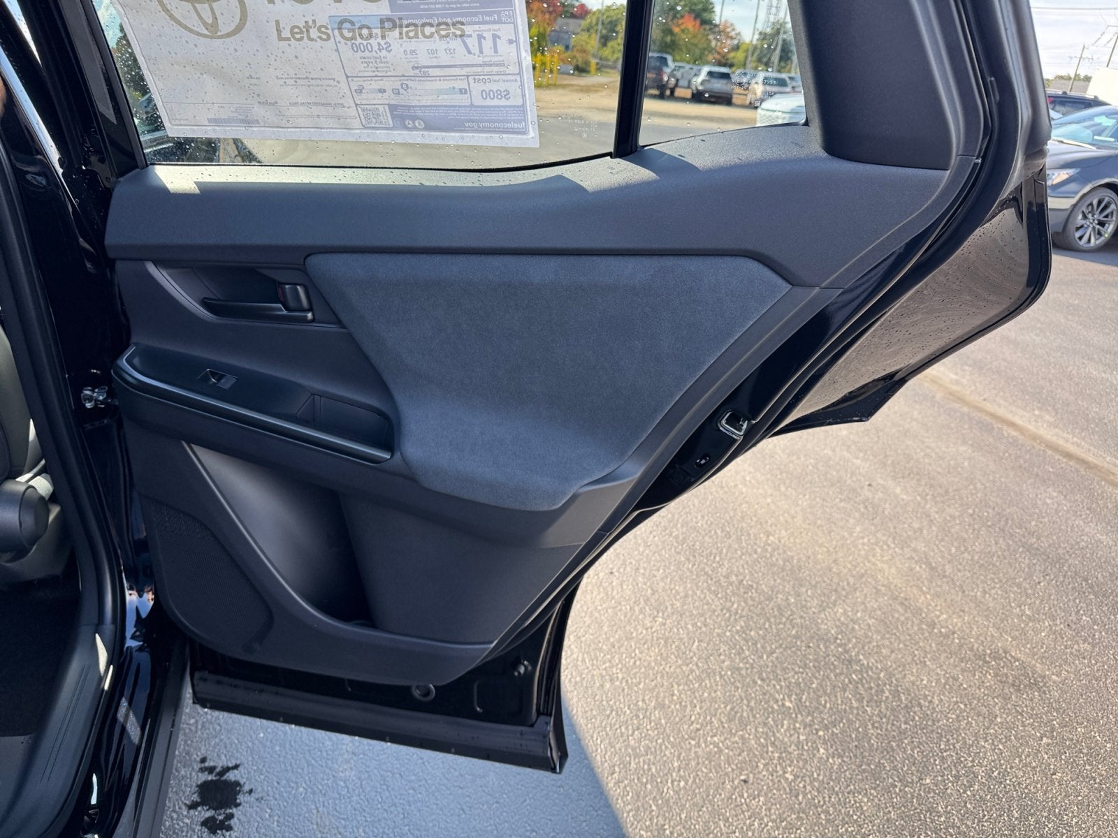 2027 Toyota C-HR SE