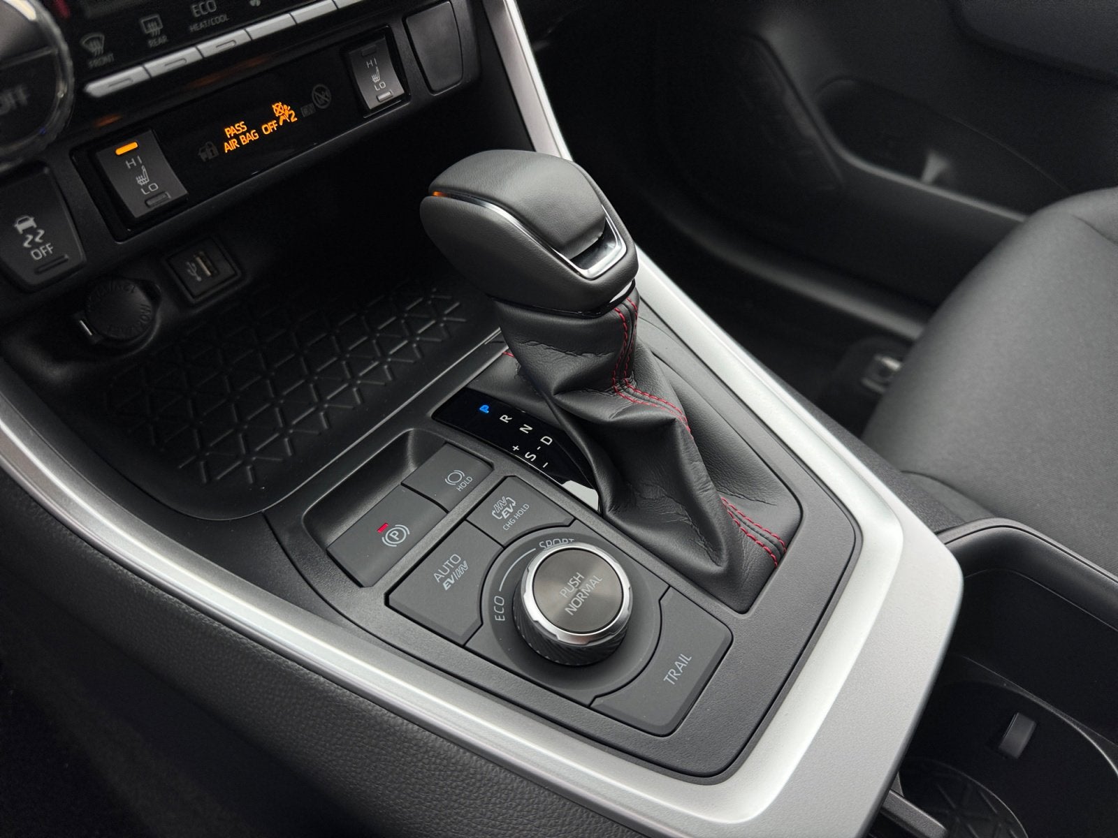 2025 Toyota RAV4 Plug-in Hybrid SE