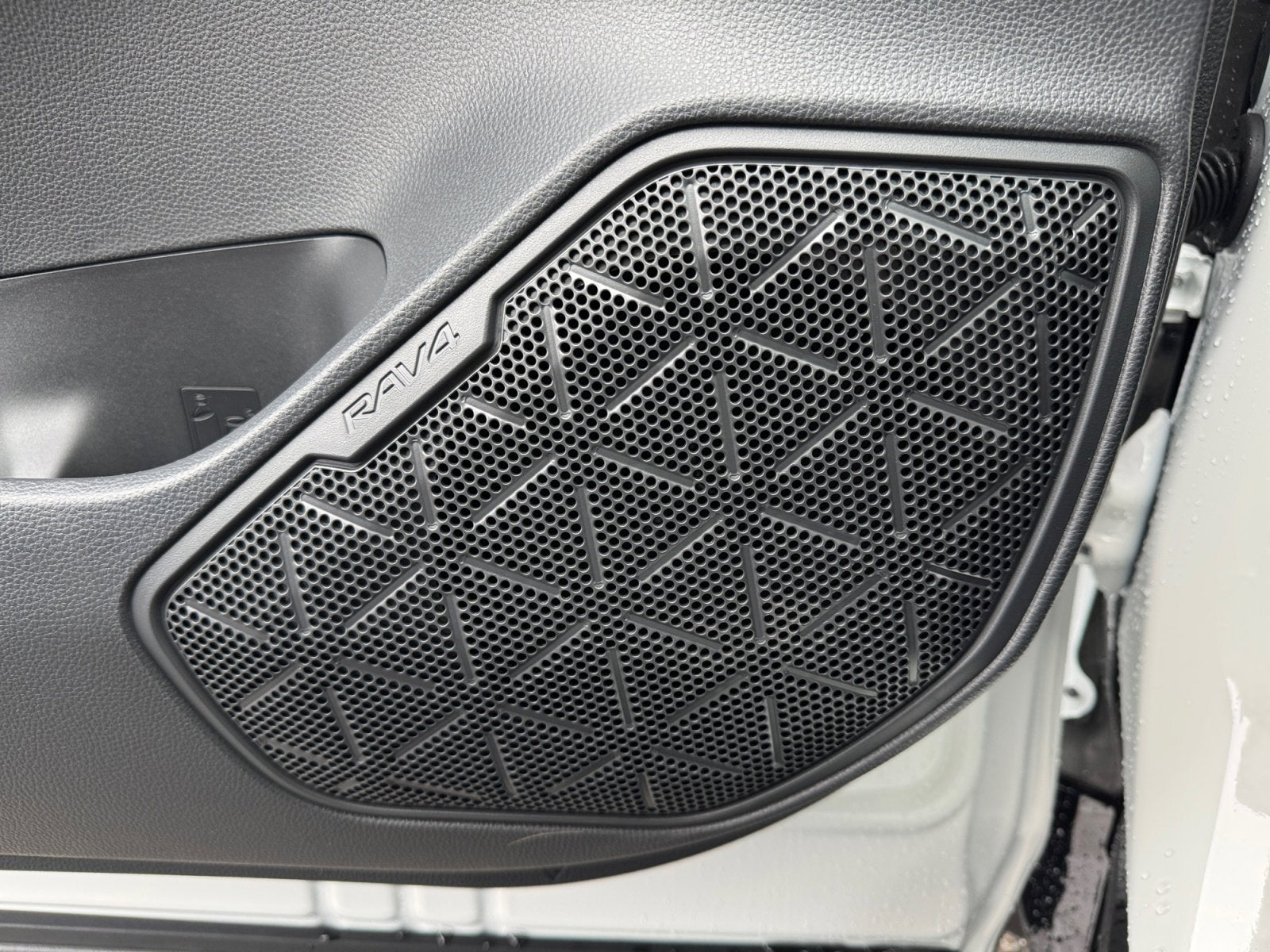 2025 Toyota RAV4 Plug-in Hybrid SE