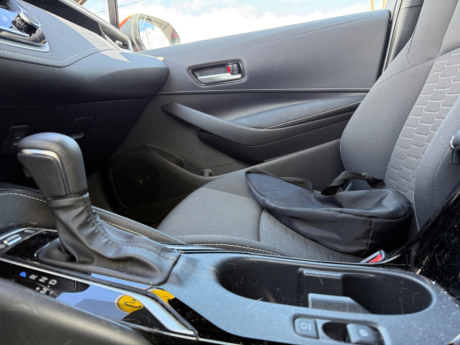 2025 Toyota COROLLA HATCHBACK SE