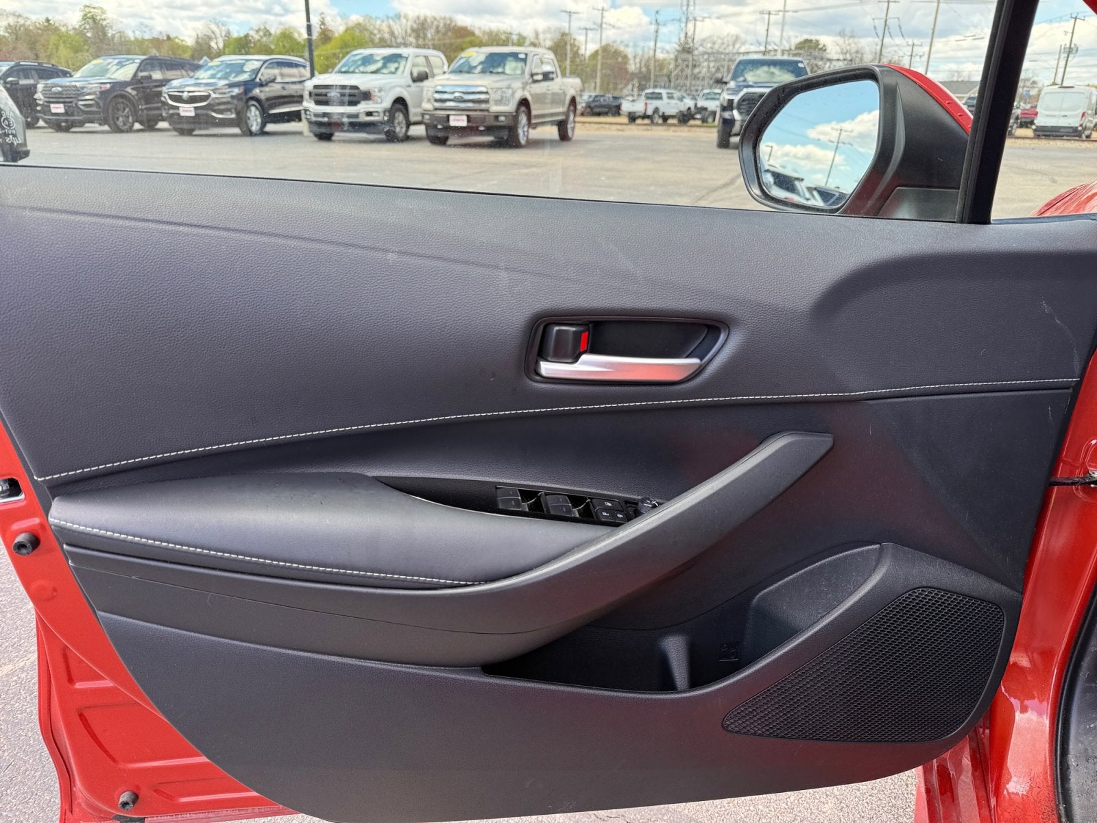 2025 Toyota COROLLA HATCHBACK SE